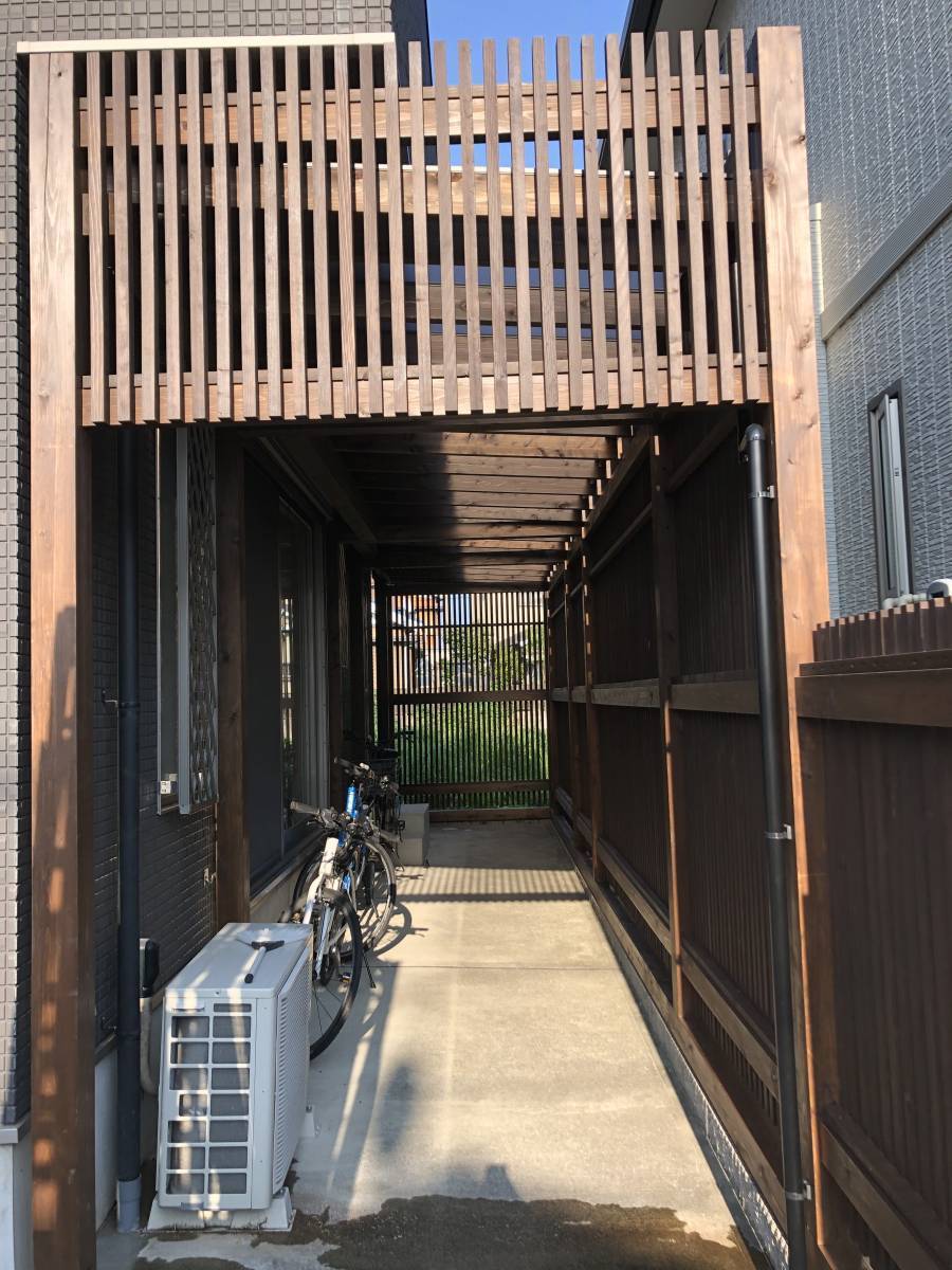 中嶋トーヨー住器の縦樋(たてどい)・屋根パネル　設置の施工後の写真2