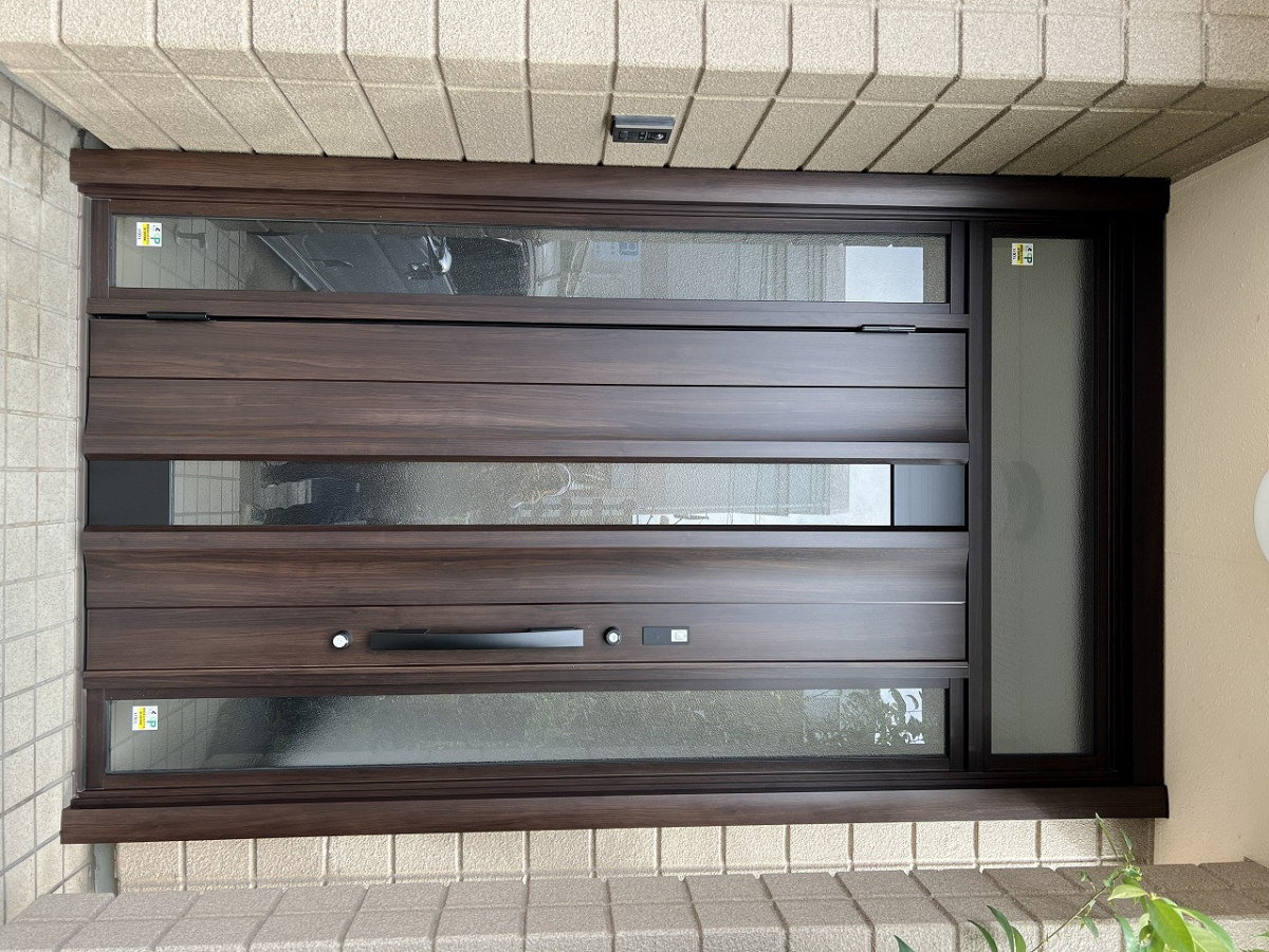 中嶋トーヨー住器の【玄関リフォーム】リシェント　ファミロック式　玄関ドア　取替施工の施工後の写真1