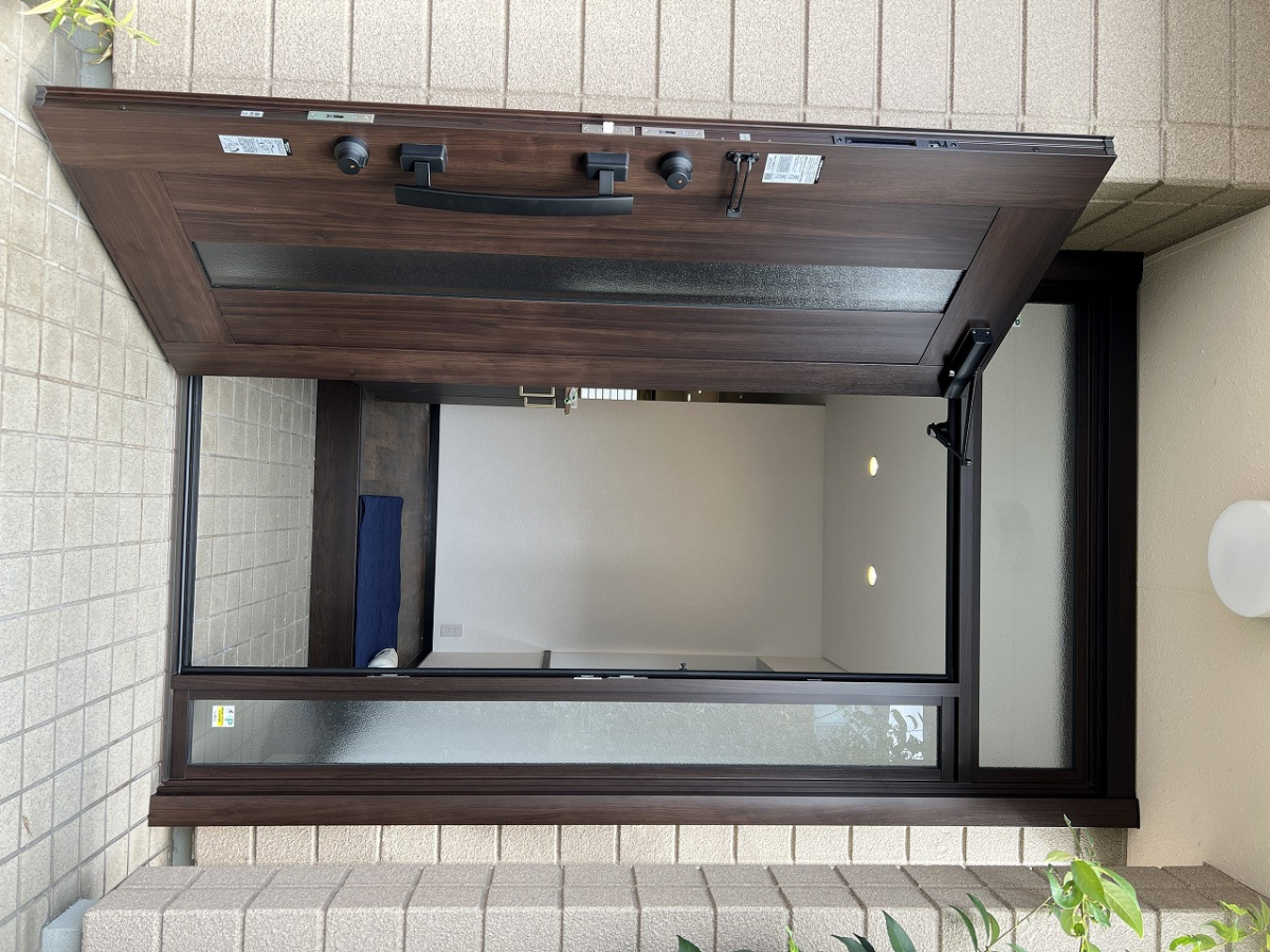 中嶋トーヨー住器の【玄関リフォーム】リシェント　ファミロック式　玄関ドア　取替施工の施工後の写真2