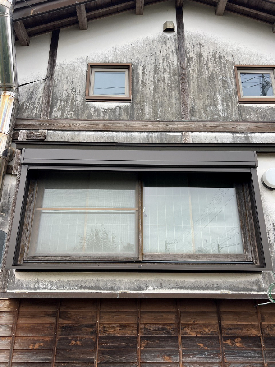 中嶋トーヨー住器の【断熱・防犯対策】電動後付けリフォームシャッター　取付施工の施工後の写真2