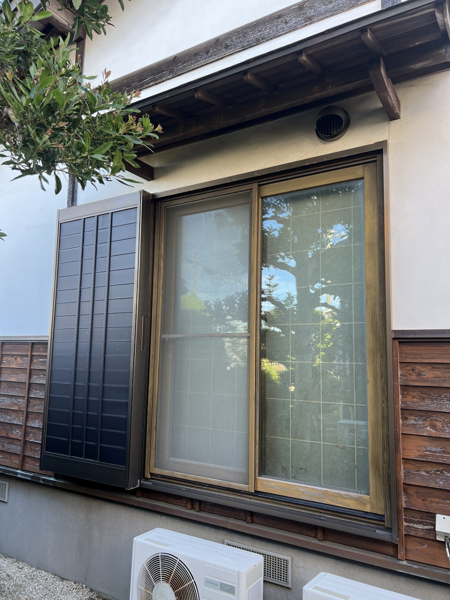 中嶋トーヨー住器の【断熱・防犯対策】電動後付けリフォームシャッター　取付施工の施工前の写真1