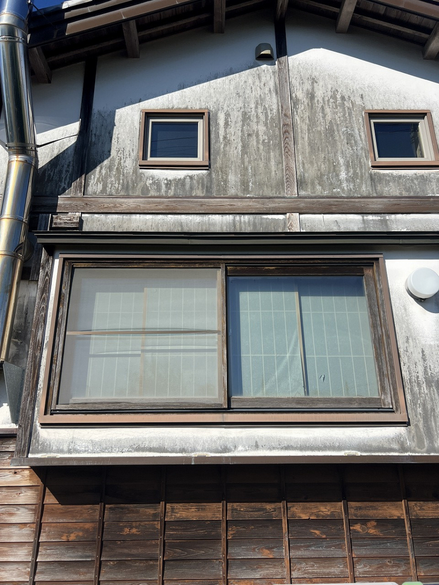 中嶋トーヨー住器の【断熱・防犯対策】電動後付けリフォームシャッター　取付施工の施工前の写真2