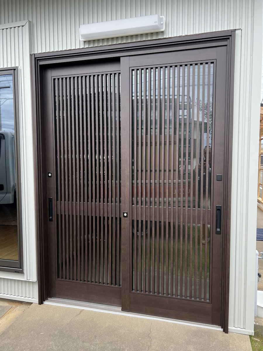 中嶋トーヨー住器の【玄関リフォーム】リシェント　玄関引戸(網戸付き)　取替施工の施工後の写真1