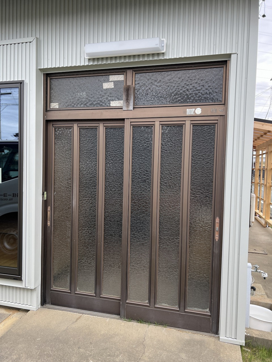 中嶋トーヨー住器の【玄関リフォーム】リシェント　玄関引戸(網戸付き)　取替施工の施工前の写真1