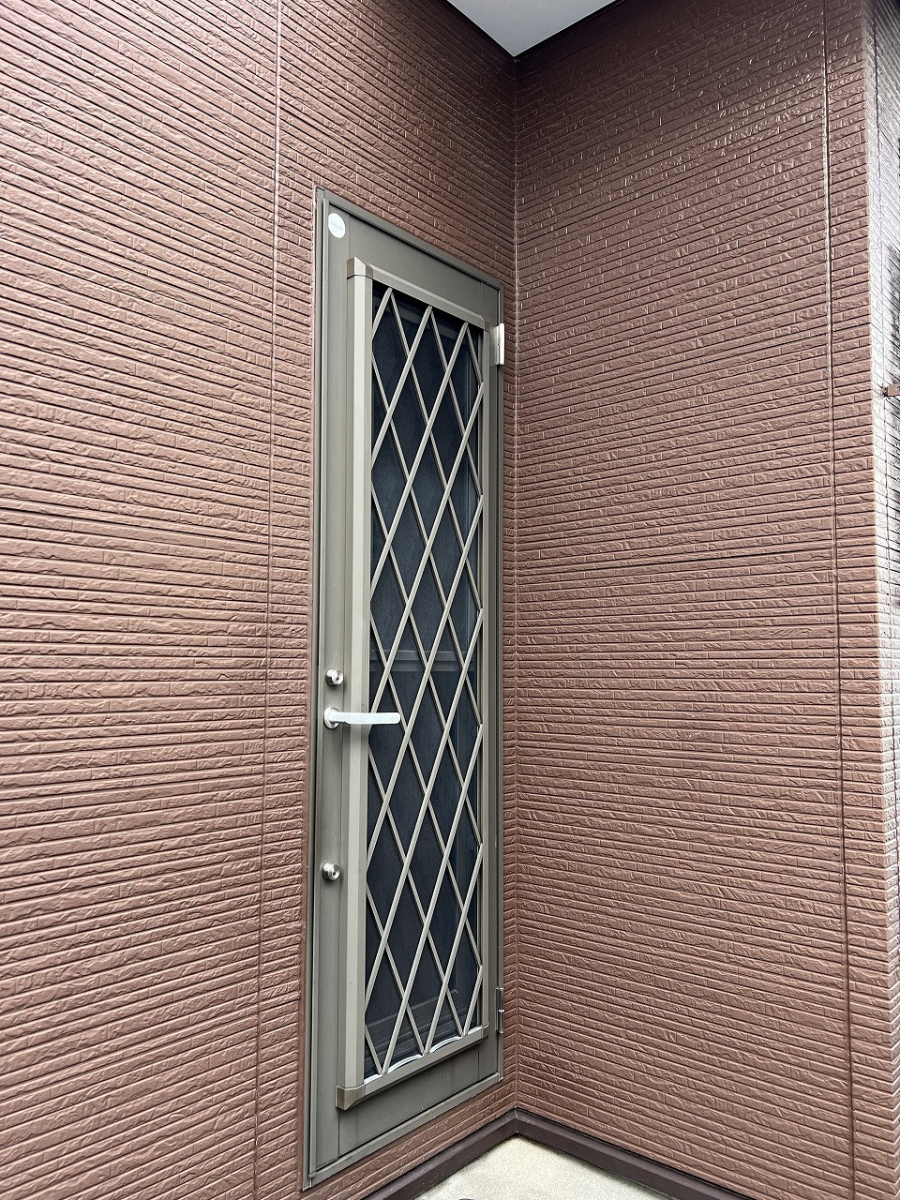 中嶋トーヨー住器の【雨避け対策】庇　設置の施工前の写真1