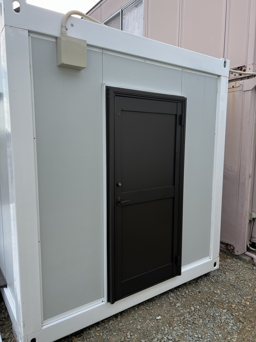 中嶋トーヨー住器の【エクステリア施工】スピーネF型　テラス屋根　3箇所　設置工事の施工前の写真2