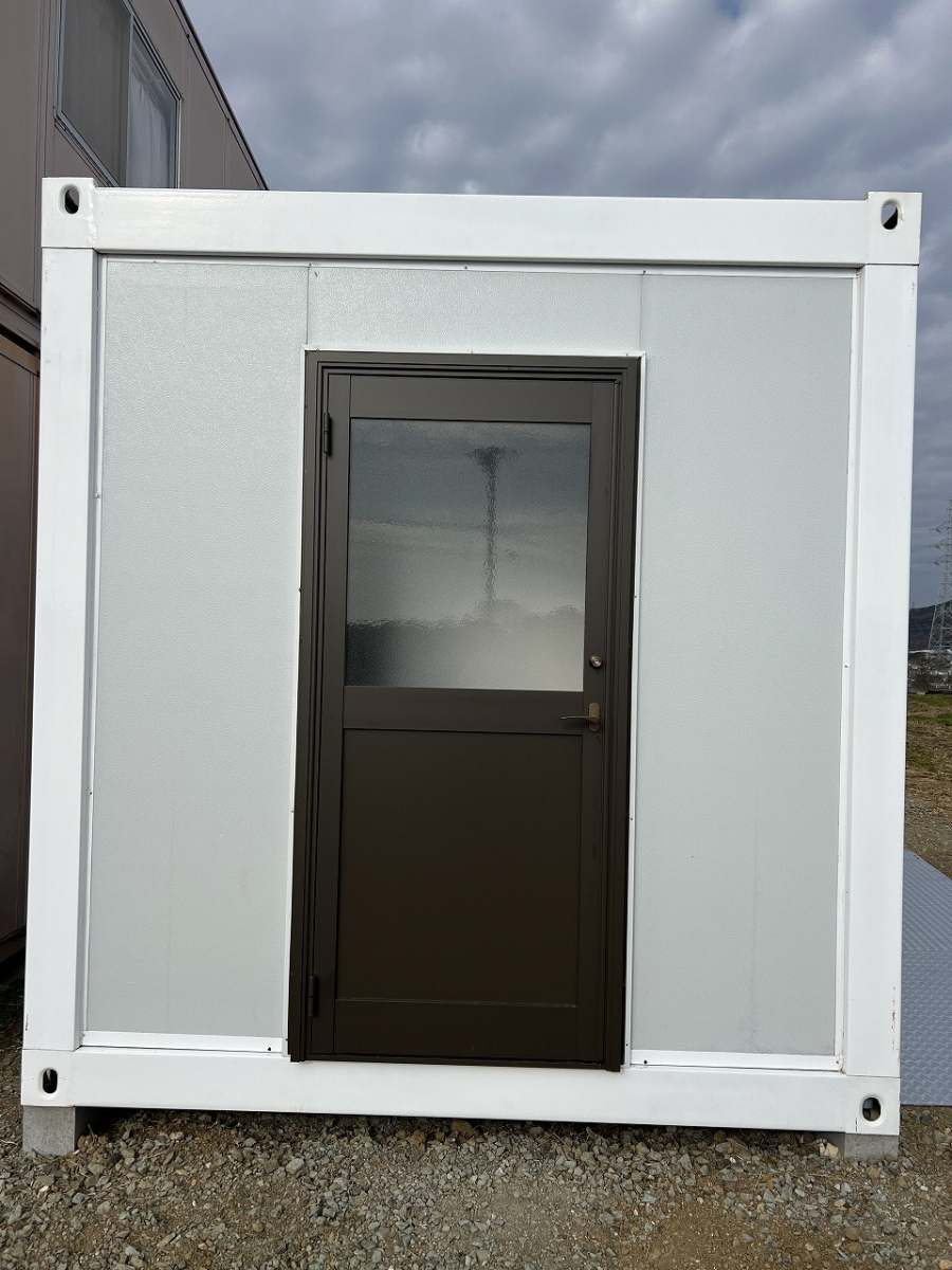 中嶋トーヨー住器の【エクステリア施工】スピーネF型　テラス屋根　3箇所　設置工事の施工前の写真3