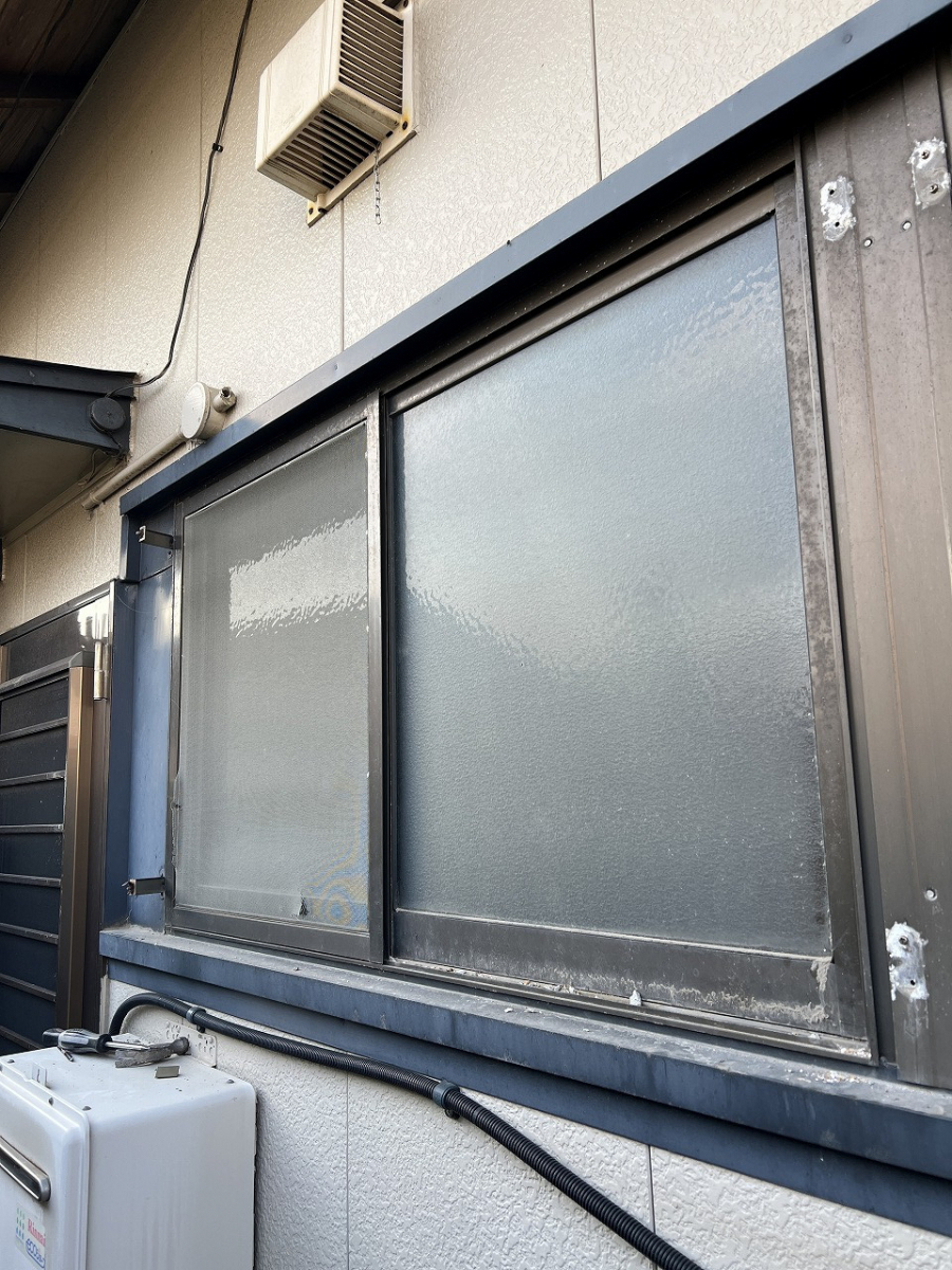 中嶋トーヨー住器の【窓断熱】リプラス　洗面・浴室窓　取替施工の施工前の写真2
