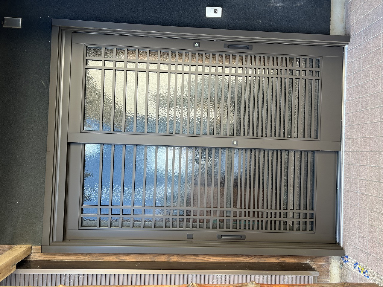 中嶋トーヨー住器の【玄関リフォーム】リシェント　玄関引戸(網戸付き)　取替施工の施工後の写真1