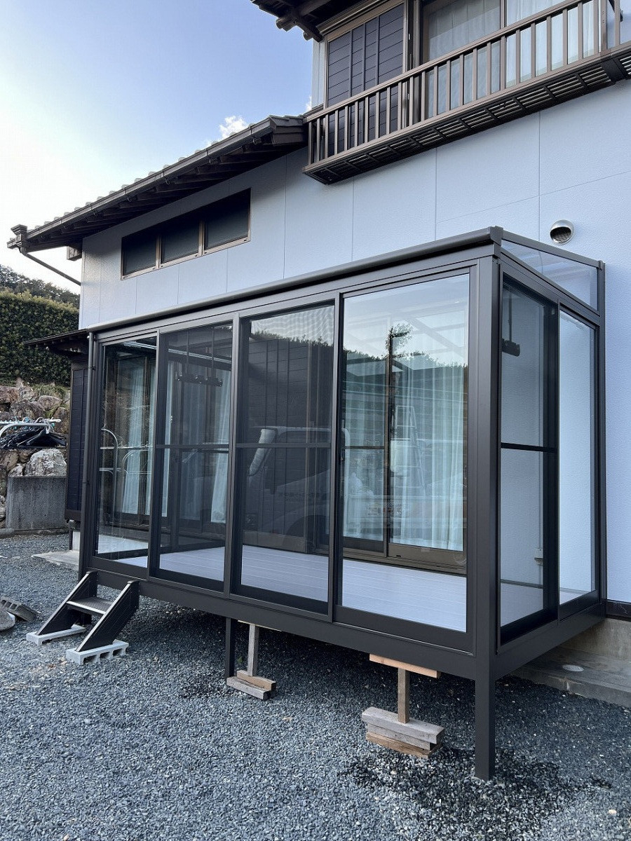中嶋トーヨー住器の【エクステリア施工】サニージュF型　テラス囲い　床納まり　設置工事の施工後の写真3