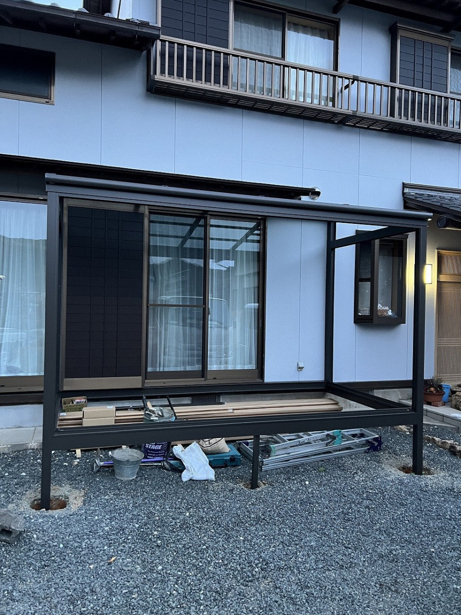 中嶋トーヨー住器の【エクステリア施工】サニージュF型　テラス囲い　床納まり　設置工事の施工前の写真2