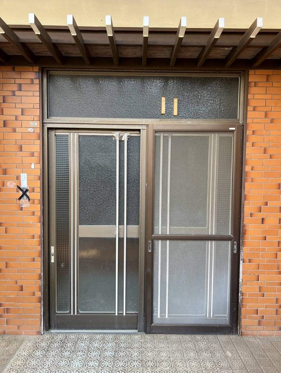 中嶋トーヨー住器の【玄関リフォーム】リシェント　玄関引戸(網戸付き)　取替施工の施工前の写真1
