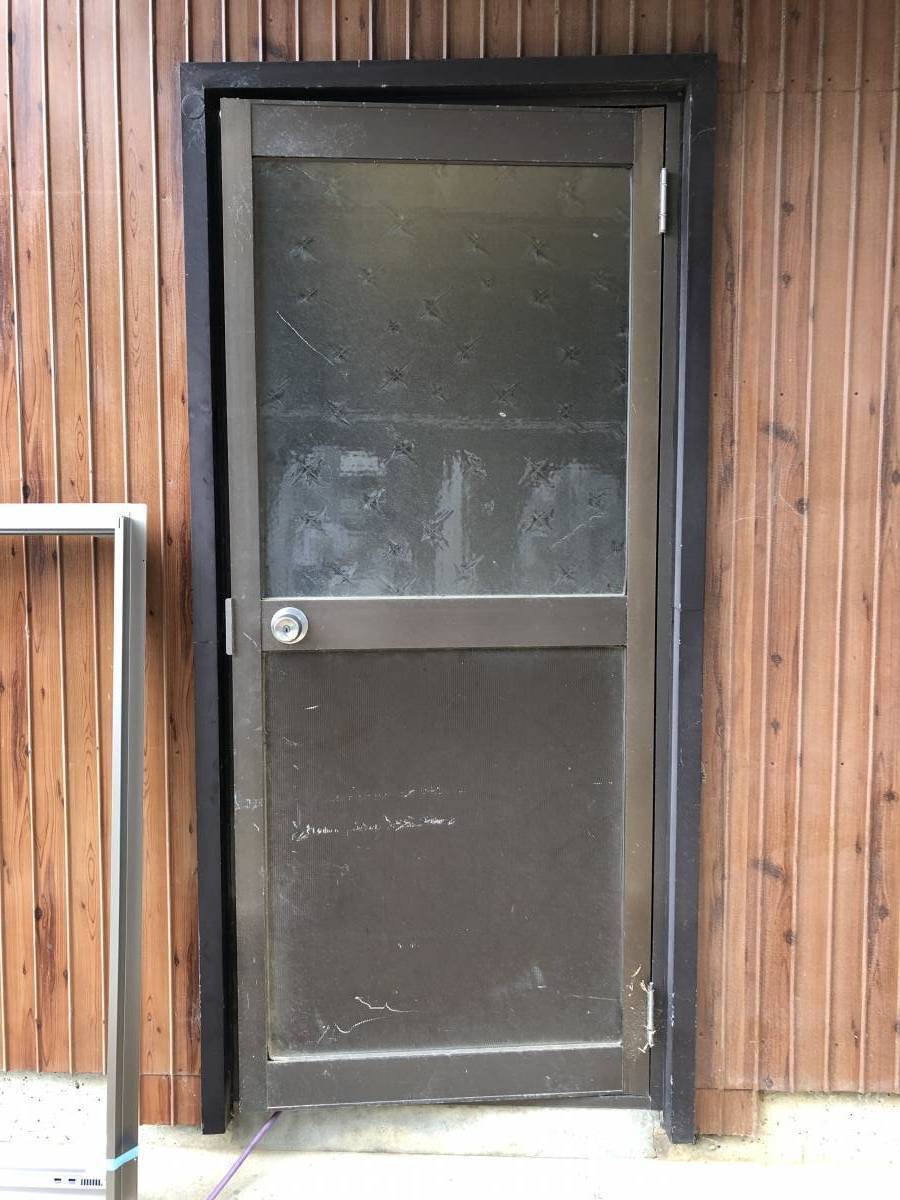中嶋トーヨー住器の【1DAYリフォーム】リシェント　玄関ドア　取替施工の施工前の写真1