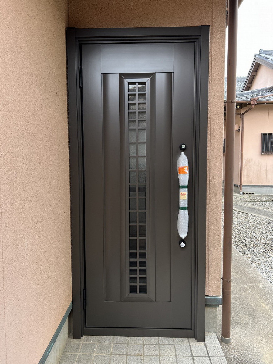 中嶋トーヨー住器の【玄関リフォーム】リシェント　玄関ドア　取替施工の施工後の写真1