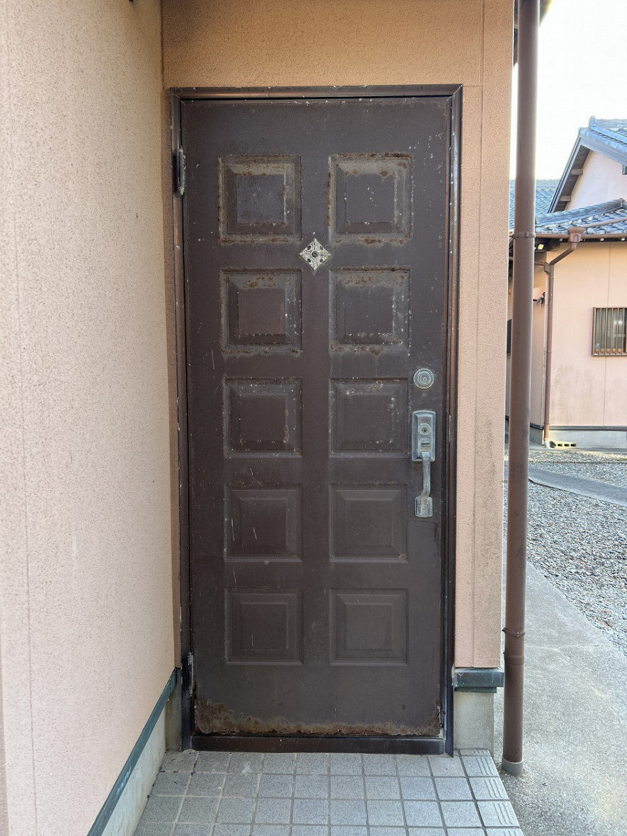 中嶋トーヨー住器の【玄関リフォーム】リシェント　玄関ドア　取替施工の施工前の写真1