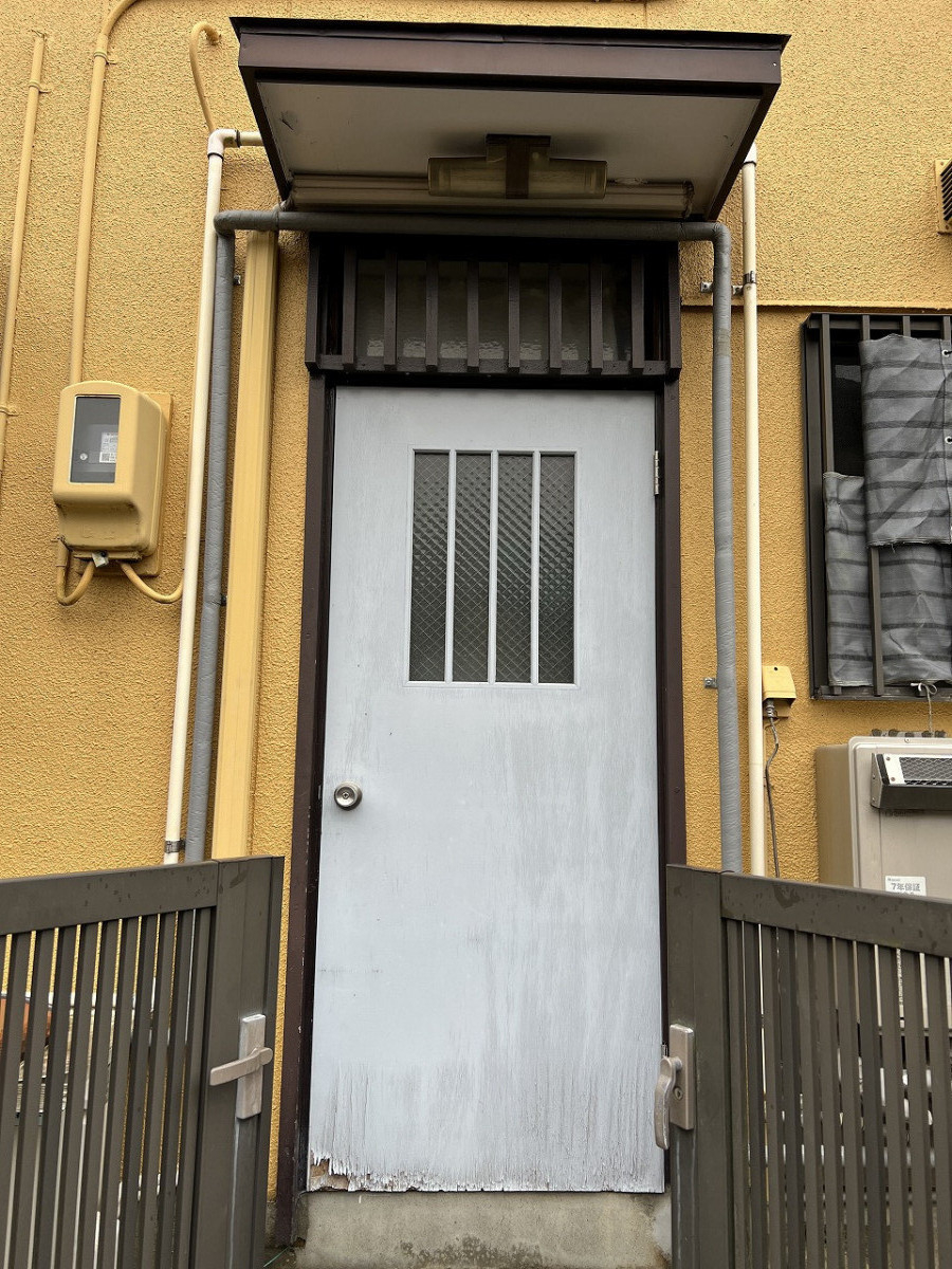 中嶋トーヨー住器の【玄関リフォーム】リシェント　採風勝手口ドア　取替施工の施工前の写真1