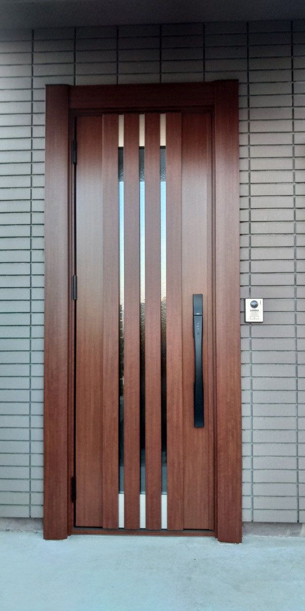 中嶋トーヨー住器の【玄関リフォーム】リシェント玄関ドア　断熱仕様　ファミロック電池カードキー片開きの施工後の写真1