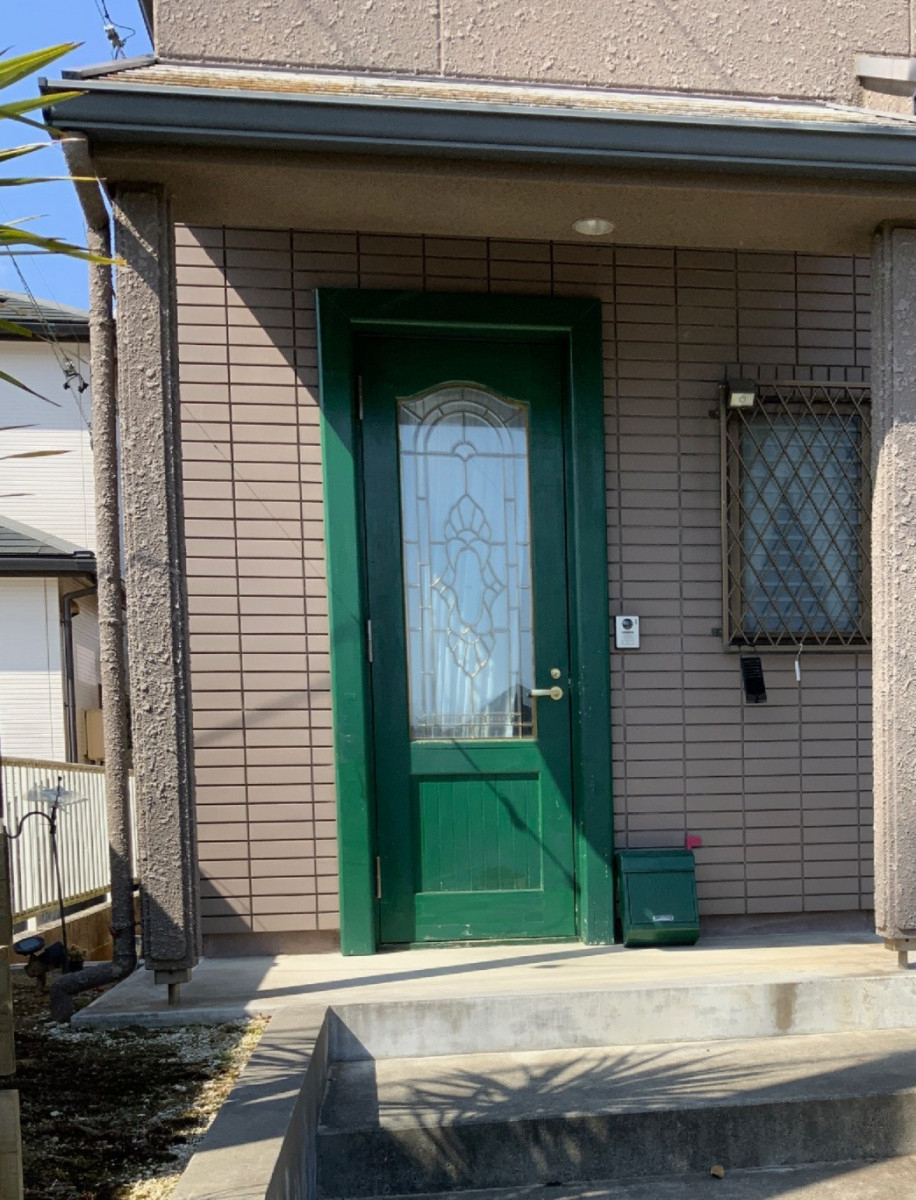 中嶋トーヨー住器の【玄関リフォーム】リシェント玄関ドア　断熱仕様　ファミロック電池カードキー片開きの施工前の写真1