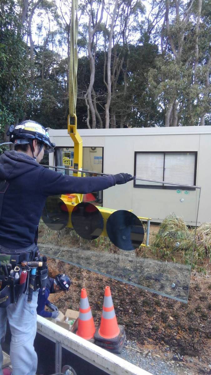 中嶋トーヨー住器の【ガラス施工】豊橋総合動植物公園　のんほいパーク　ガラスの案内板を設置致しました。の施工前の写真2