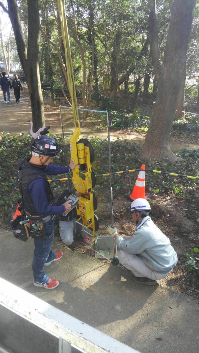 中嶋トーヨー住器の【ガラス施工】豊橋総合動植物公園　のんほいパーク　ガラスの案内板を設置致しました。の施工前の写真3