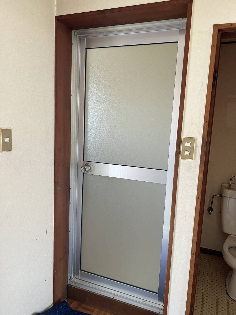 中嶋トーヨー住器の浴室ドア　取替施工の施工後の写真1