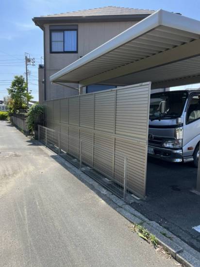 中嶋トーヨー住器の【エクステリア施工】多段フェンス　取付施工事例写真1