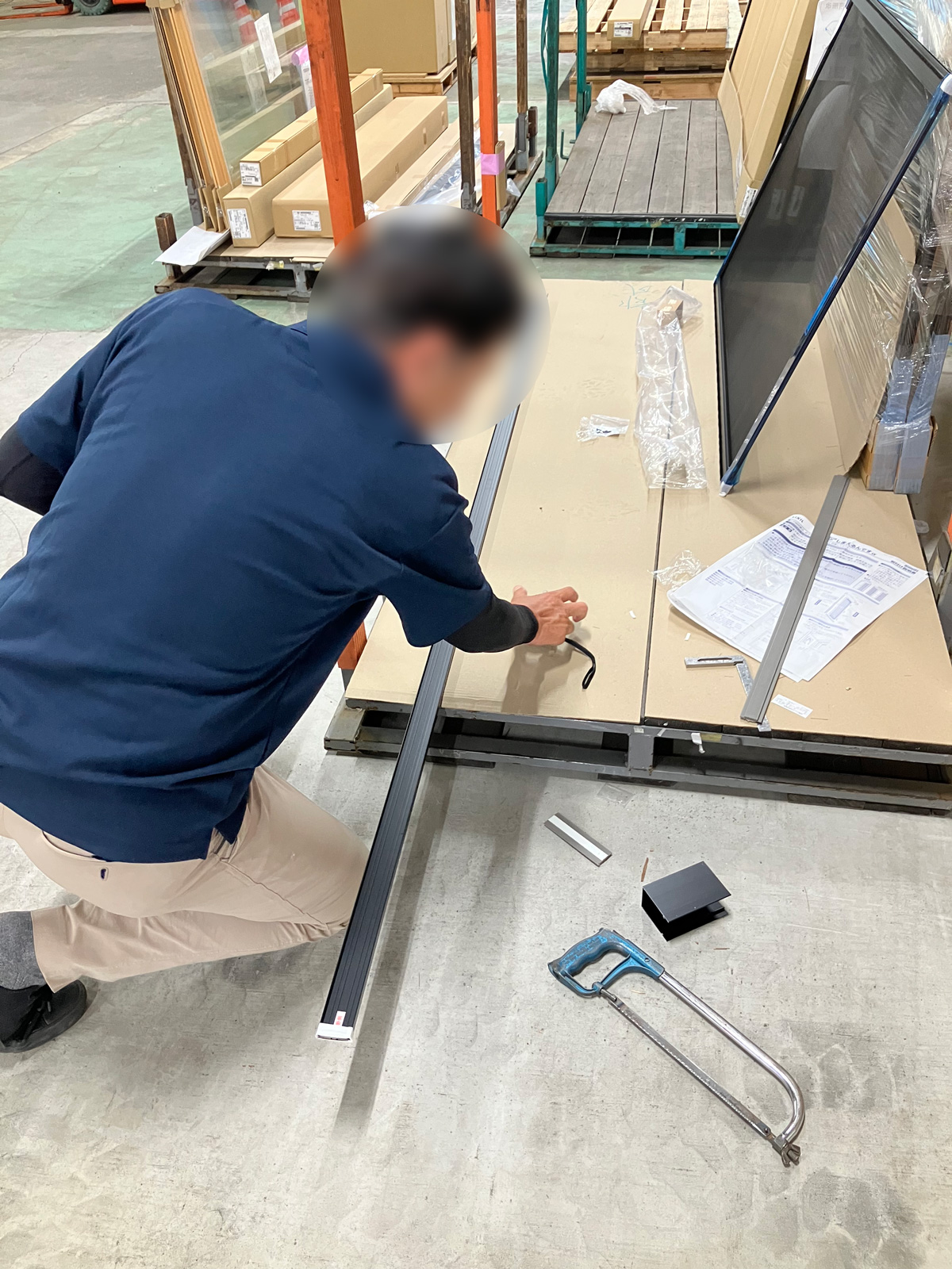 石田トーヨー住器の虫を気にせず玄関換気！室内取付の網戸 しまえるんですαを都城で見て触れる！の施工事例詳細写真2