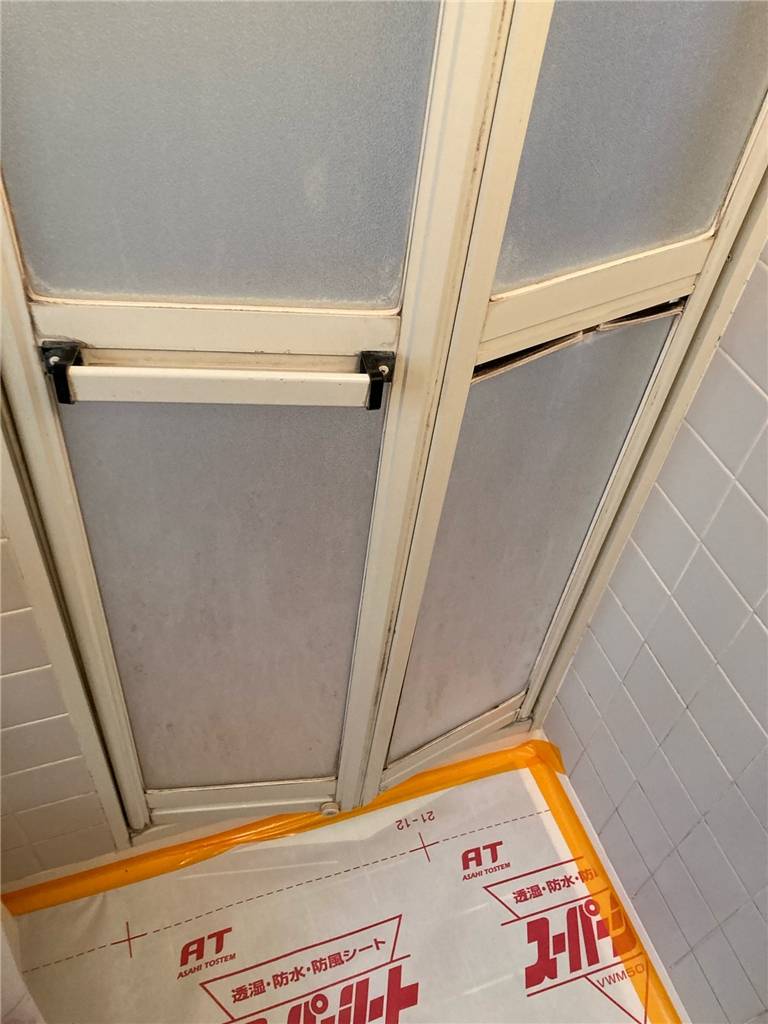 石田トーヨー住器の浴室ドア リフォームのご依頼いただきました！！の施工前の写真2