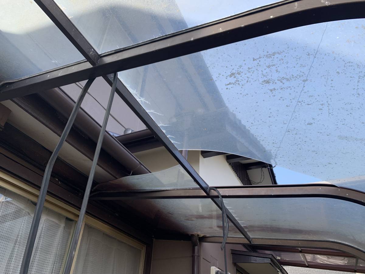 石田トーヨー住器のテラス屋根パネルの交換を行いました！の施工前の写真2