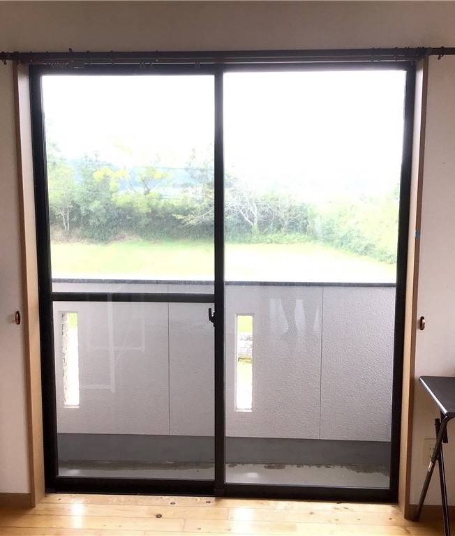 石田トーヨー住器の西日がつらい！強烈な窓からの西日対策をインプラスで！の施工前の写真1