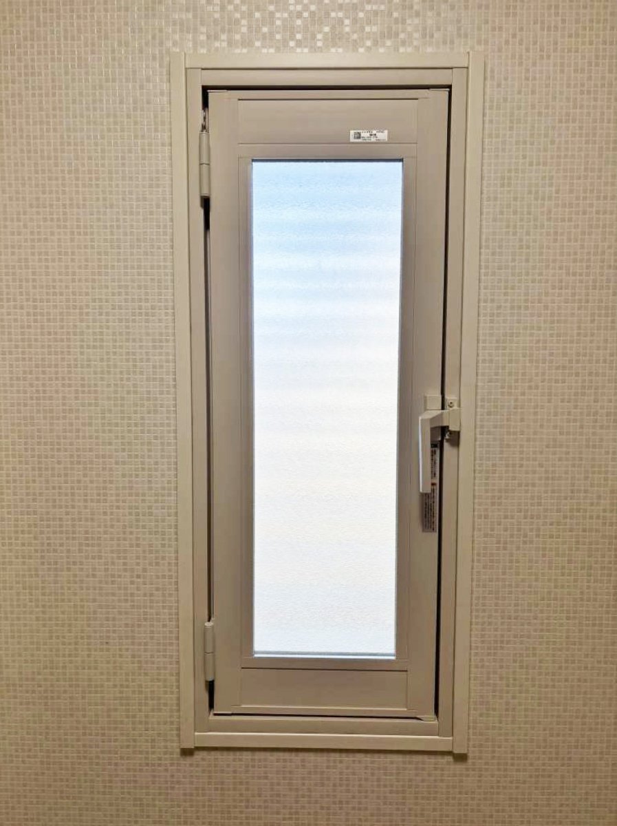 石田トーヨー住器のさむ~い!そんなルーバー窓には内窓!!の施工後の写真2