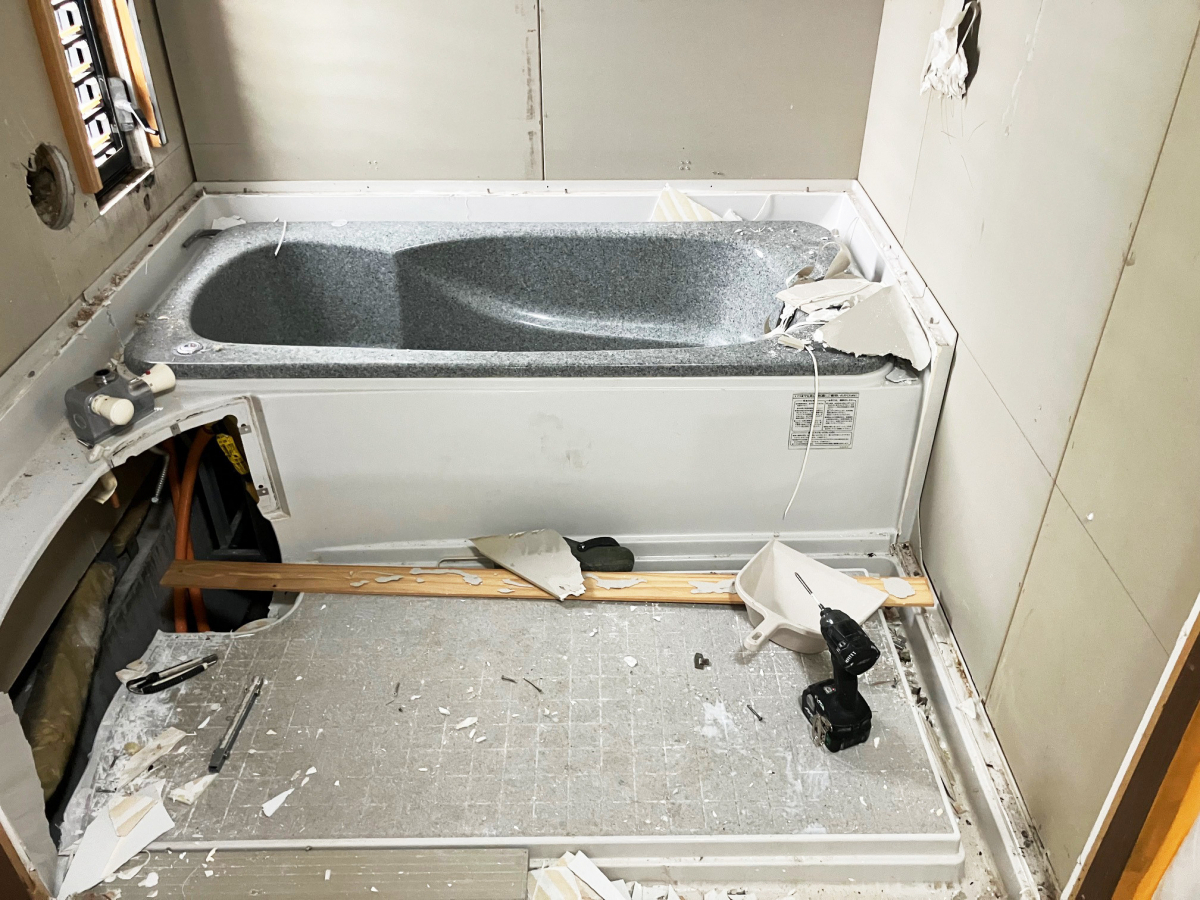 石田トーヨー住器の水漏れと寒さに悩むお風呂を交換の施工前の写真1