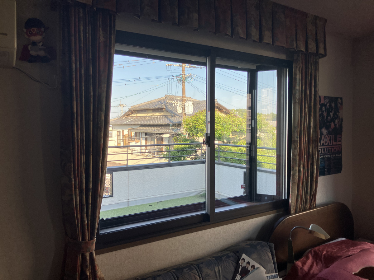 石田トーヨー住器の台風対策&騒音対策!出窓・L型窓に防犯ガラス&内窓取付の施工後の写真1