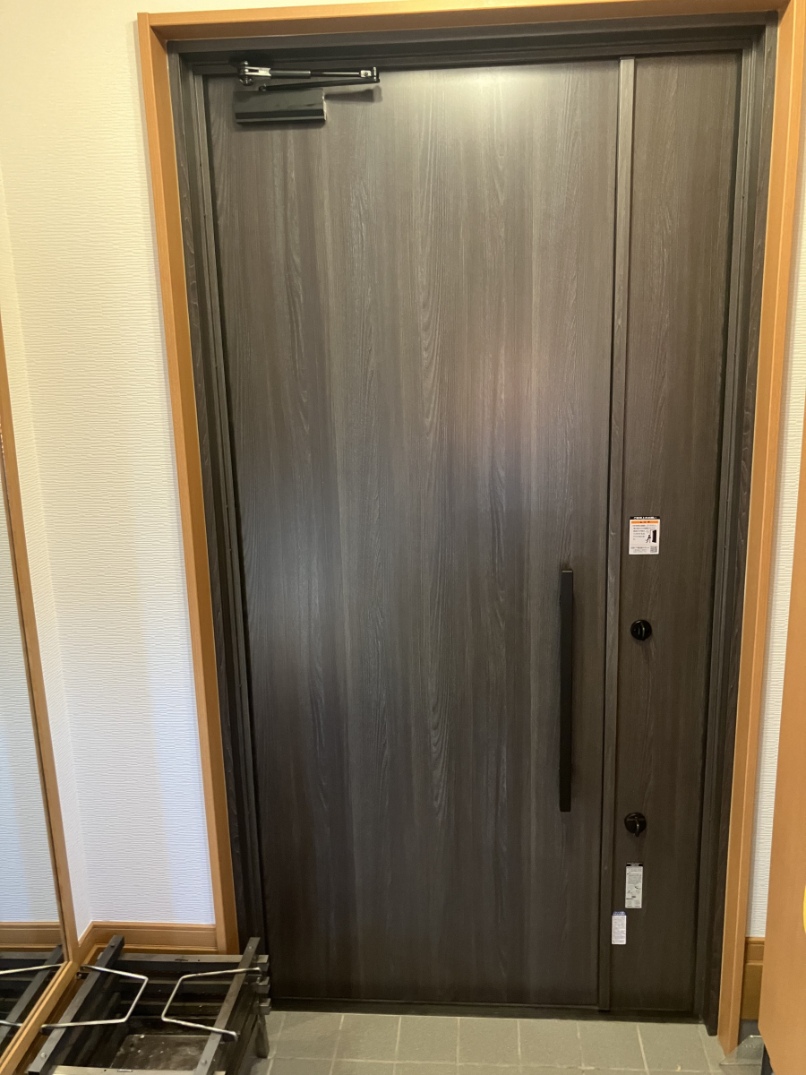 石田トーヨー住器の【補助金活用】LIXIL 高級リシェント玄関ドア XEで快適生活の施工後の写真2