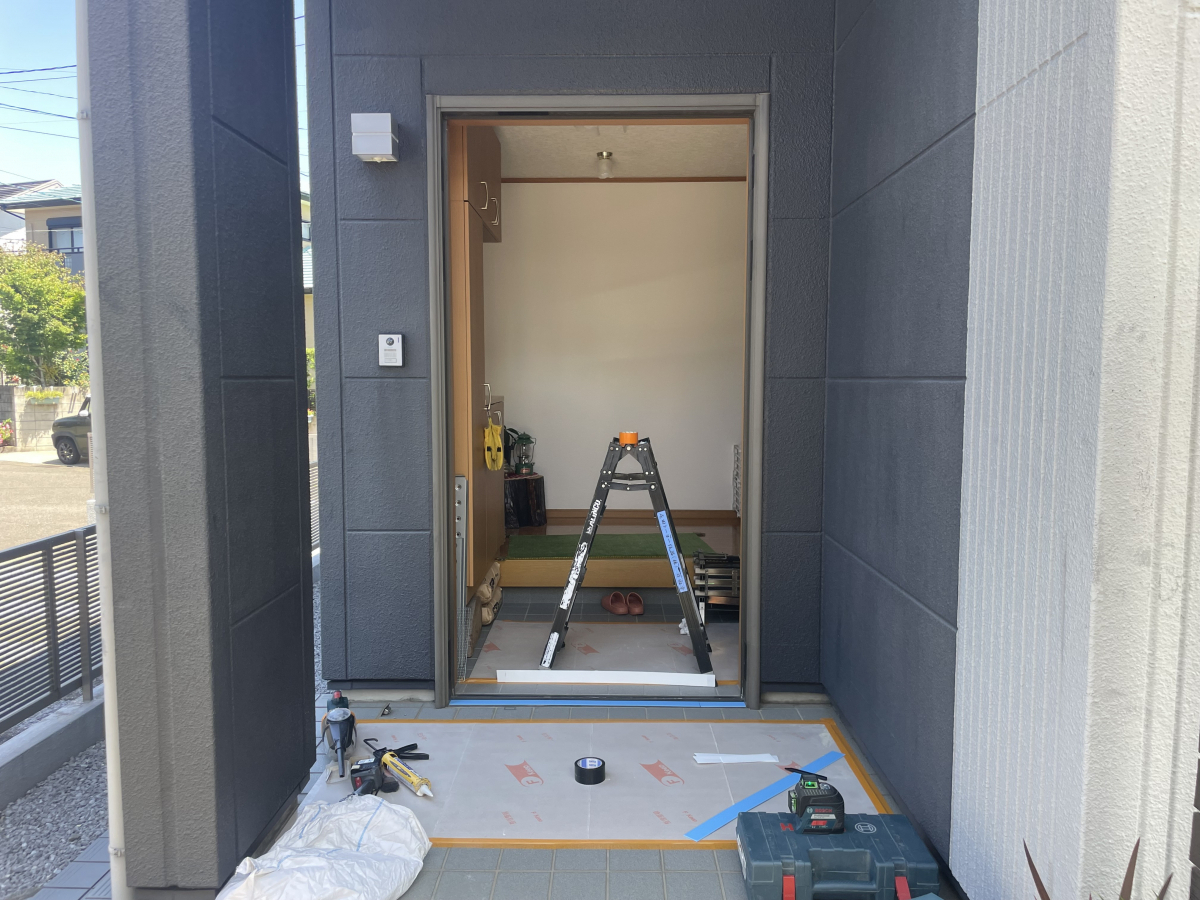 石田トーヨー住器の【補助金活用】LIXIL 高級リシェント玄関ドア XEで快適生活の施工前の写真2