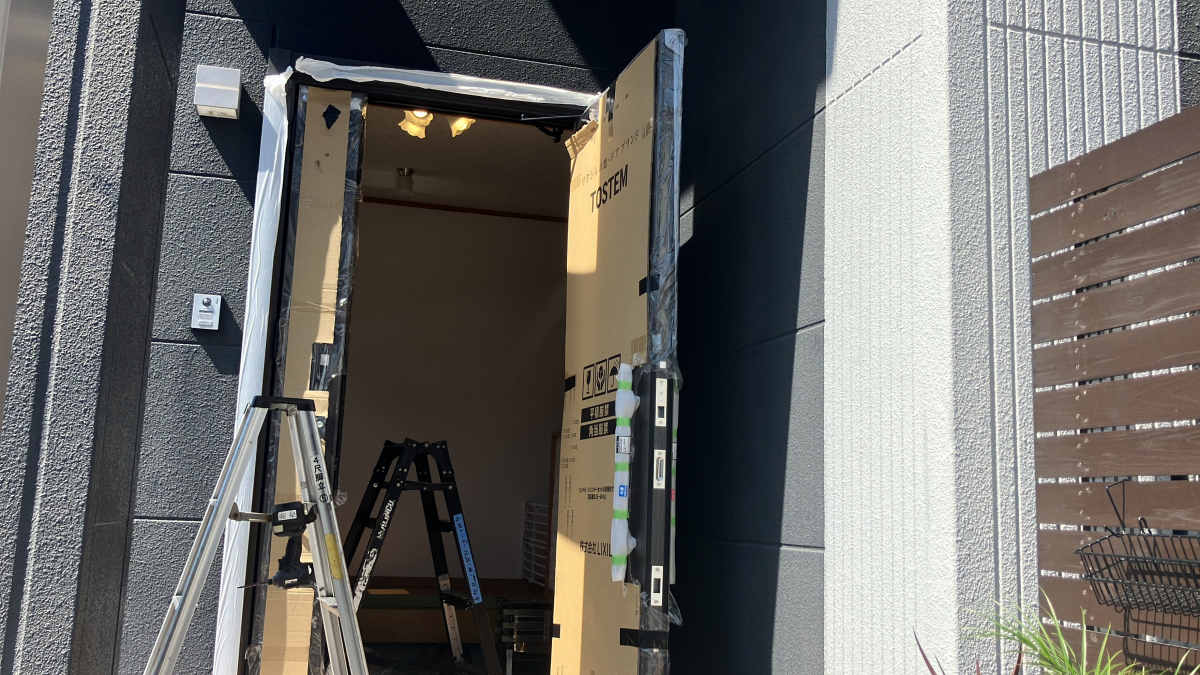 石田トーヨー住器の【補助金活用】LIXIL 高級リシェント玄関ドア XEで快適生活の施工前の写真3