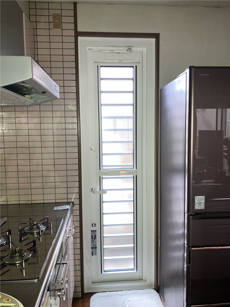 石田トーヨー住器の内窓設置と勝手口ドア交換リフォームで補助金活用!の施工後の写真1