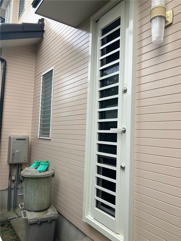 石田トーヨー住器の内窓設置と勝手口ドア交換リフォームで補助金活用!の施工後の写真2