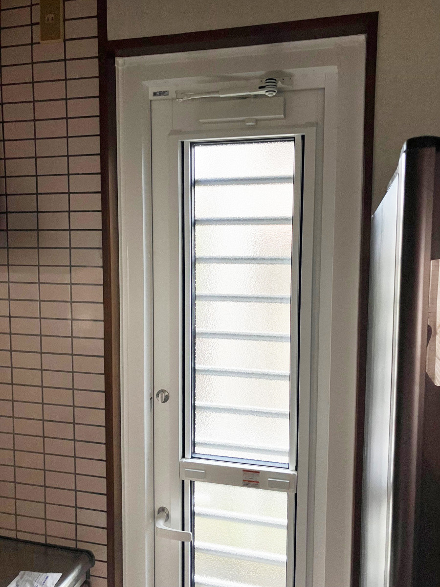 石田トーヨー住器の内窓設置と勝手口ドア交換リフォームで補助金活用!の施工後の写真3