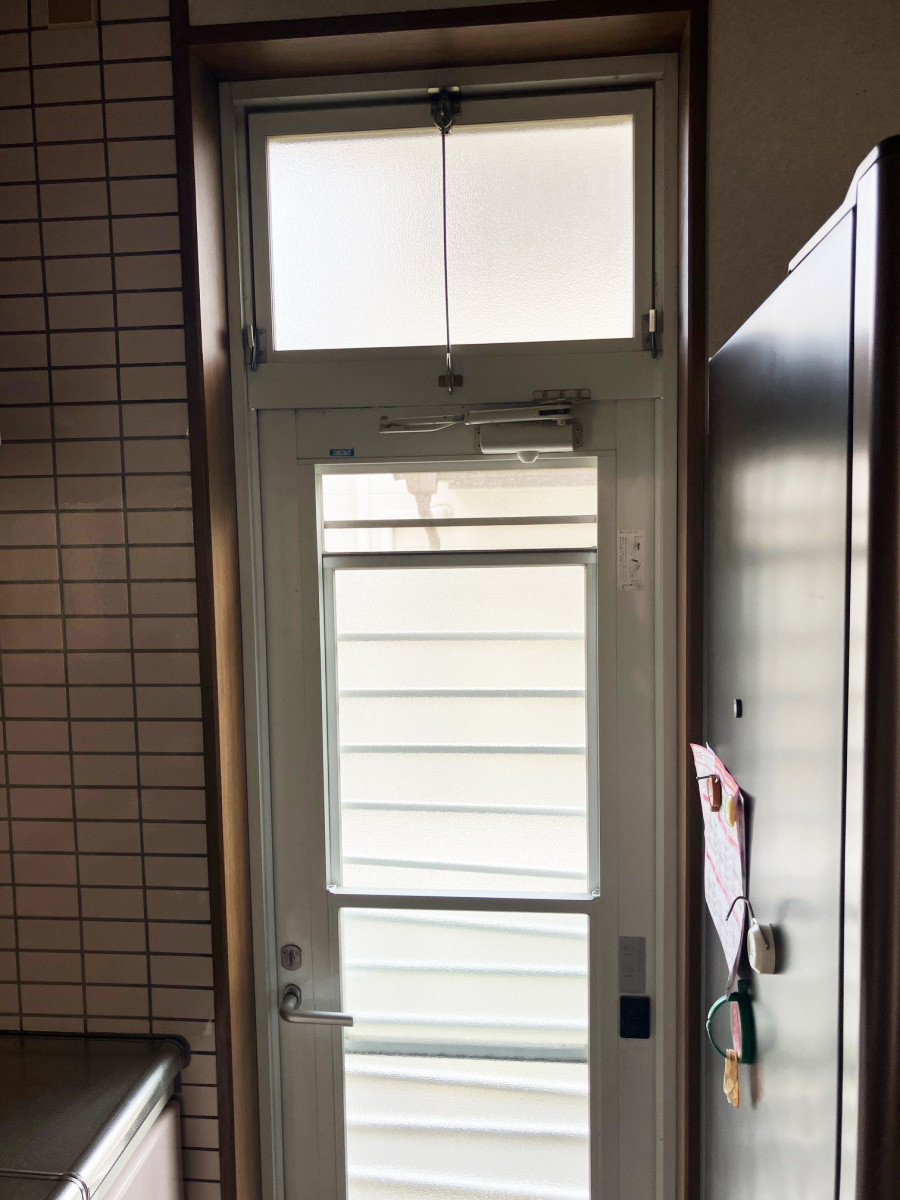 石田トーヨー住器の内窓設置と勝手口ドア交換リフォームで補助金活用!の施工前の写真3