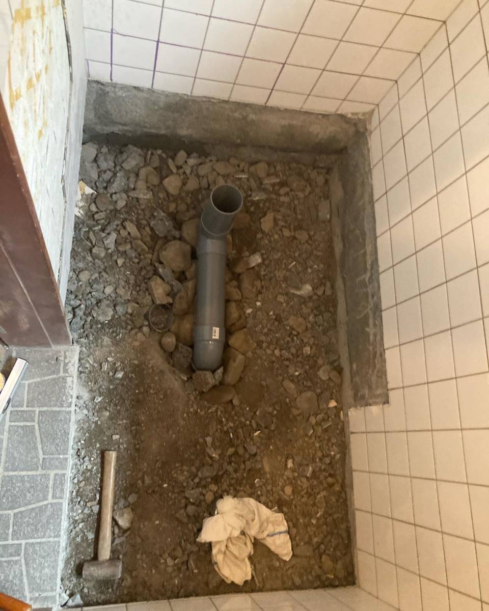 石田トーヨー住器の和式トイレから洋式トイレ交換の施工前の写真2