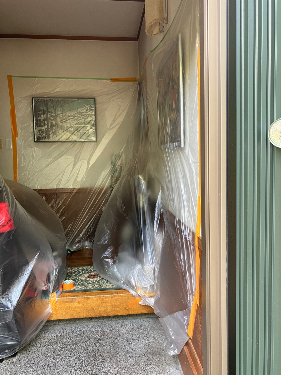 石田トーヨー住器のリピート施工！古くなった玄関引戸のリフォームリシェントP22型の施工前の写真3