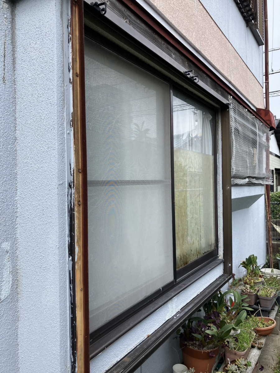 石田トーヨー住器の去年の台風被害を教訓に ― リフォームシャッターで安心を！の施工前の写真1
