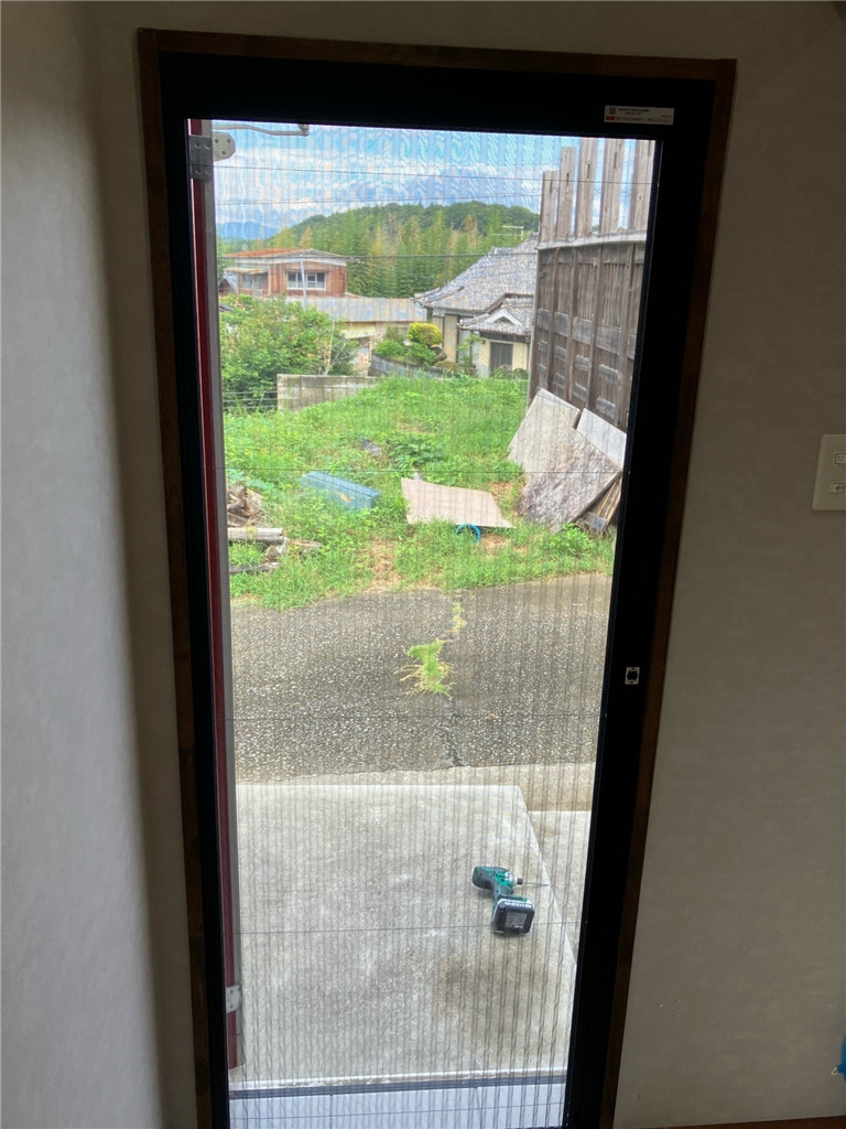 石田トーヨー住器の「もっと早く相談すればよかった！」収納できる網戸　しまえるんですαの施工後の写真1