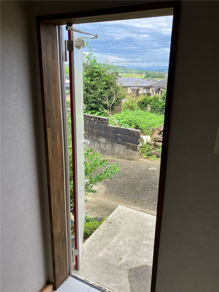 石田トーヨー住器の「もっと早く相談すればよかった！」収納できる網戸　しまえるんですαの施工前の写真1