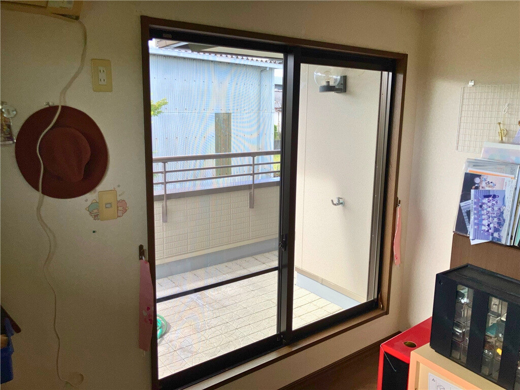 石田トーヨー住器の【補助金活用】暑い部屋が涼しく変身！内窓設置で夏の暑さ対策！の施工前の写真1