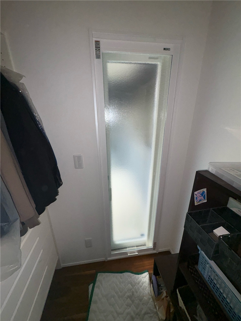 石田トーヨー住器の【補助金活用】使っていない勝手口と縦すべり窓をFIX内窓に!の施工後の写真2