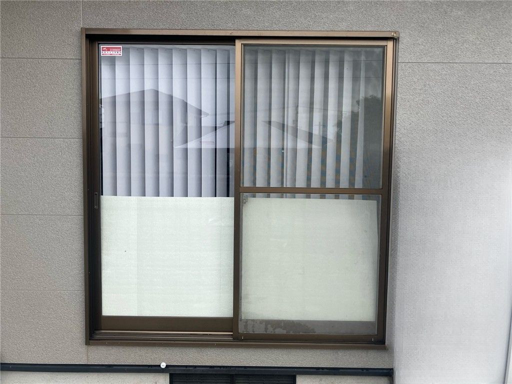 石田トーヨー住器の【補助金活用】移住後の暑さ・寒さが激減!見た目も一新✨ 外窓交換で快適な宮崎ライフへの施工前の写真2