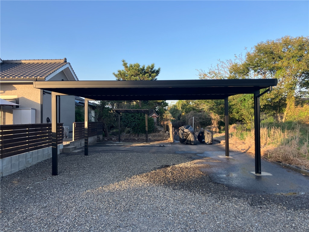 石田トーヨー住器のブラックで統一！外窓×エクステリアでおしゃれな外観に✨①【カーポートSW編】の施工後の写真1