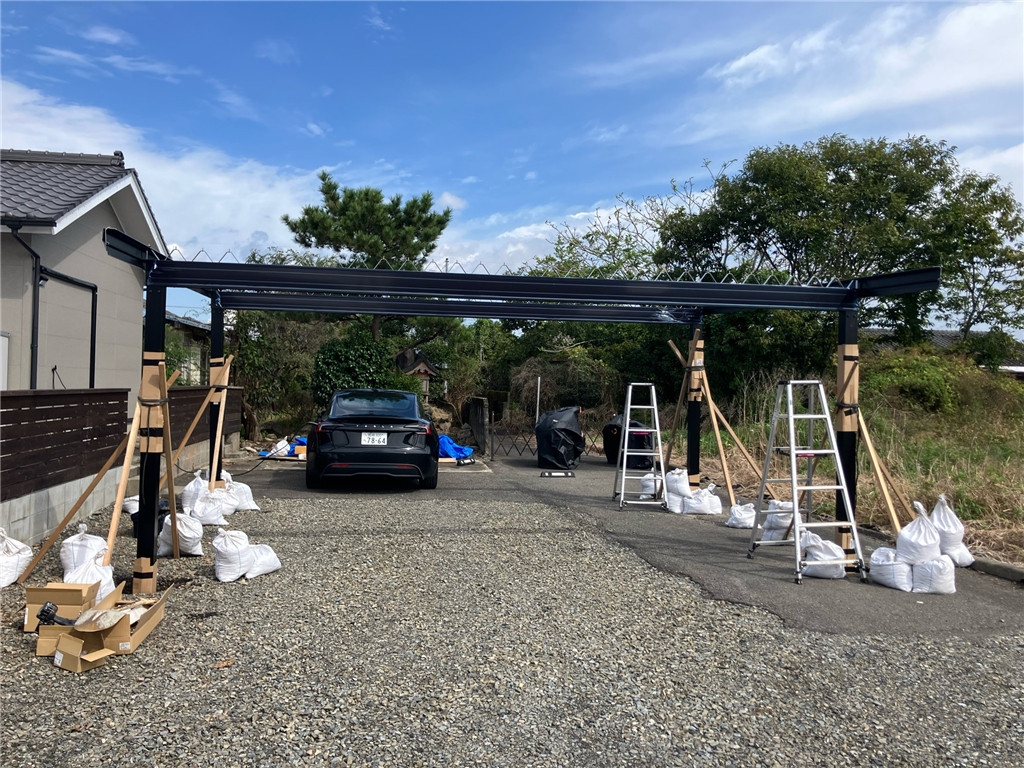 石田トーヨー住器のブラックで統一！外窓×エクステリアでおしゃれな外観に✨①【カーポートSW編】の施工前の写真2